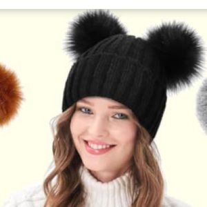 Double Pom Pom beanie in black